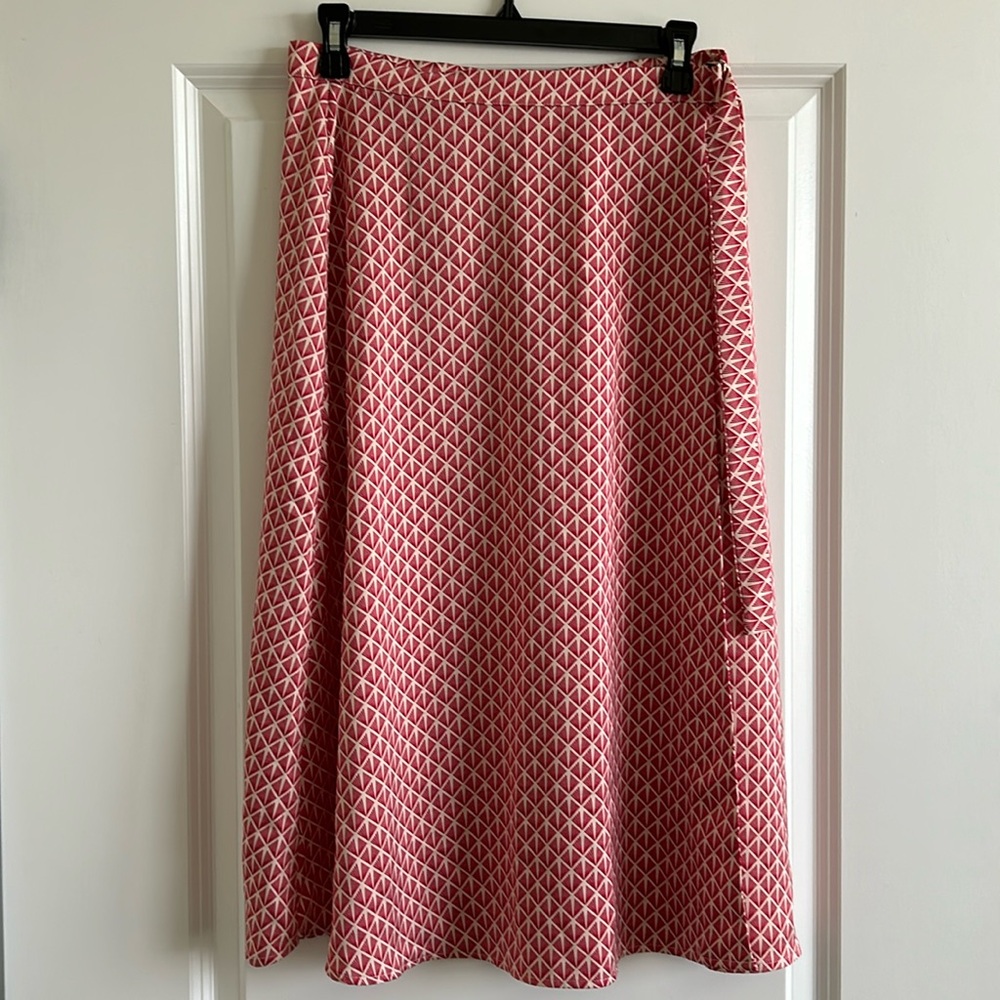 NWOT H&M wrap skirt. Super cute. Size US6.